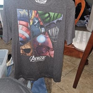 Mens avengers collectible tee size M